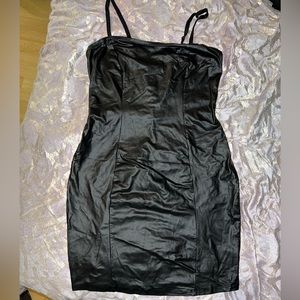 Fitted black dress